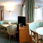 Готель Burggraeflerhof 4*
