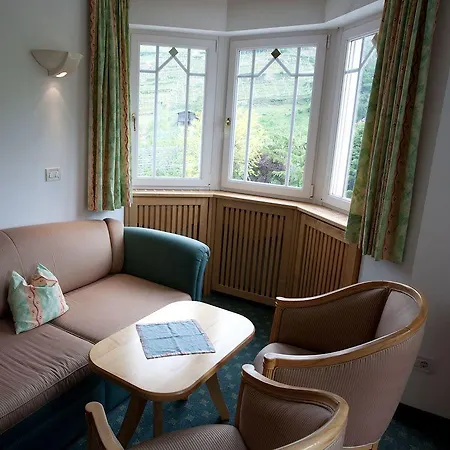 Burggraeflerhof 4*